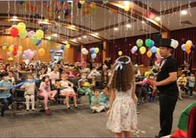 Gülen Maskelerin Yaza Merhaba Partisi