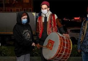 Hastanemizde tedavi gören Firdevs'in Ramazan davulcusu isteği gerçek oldu.